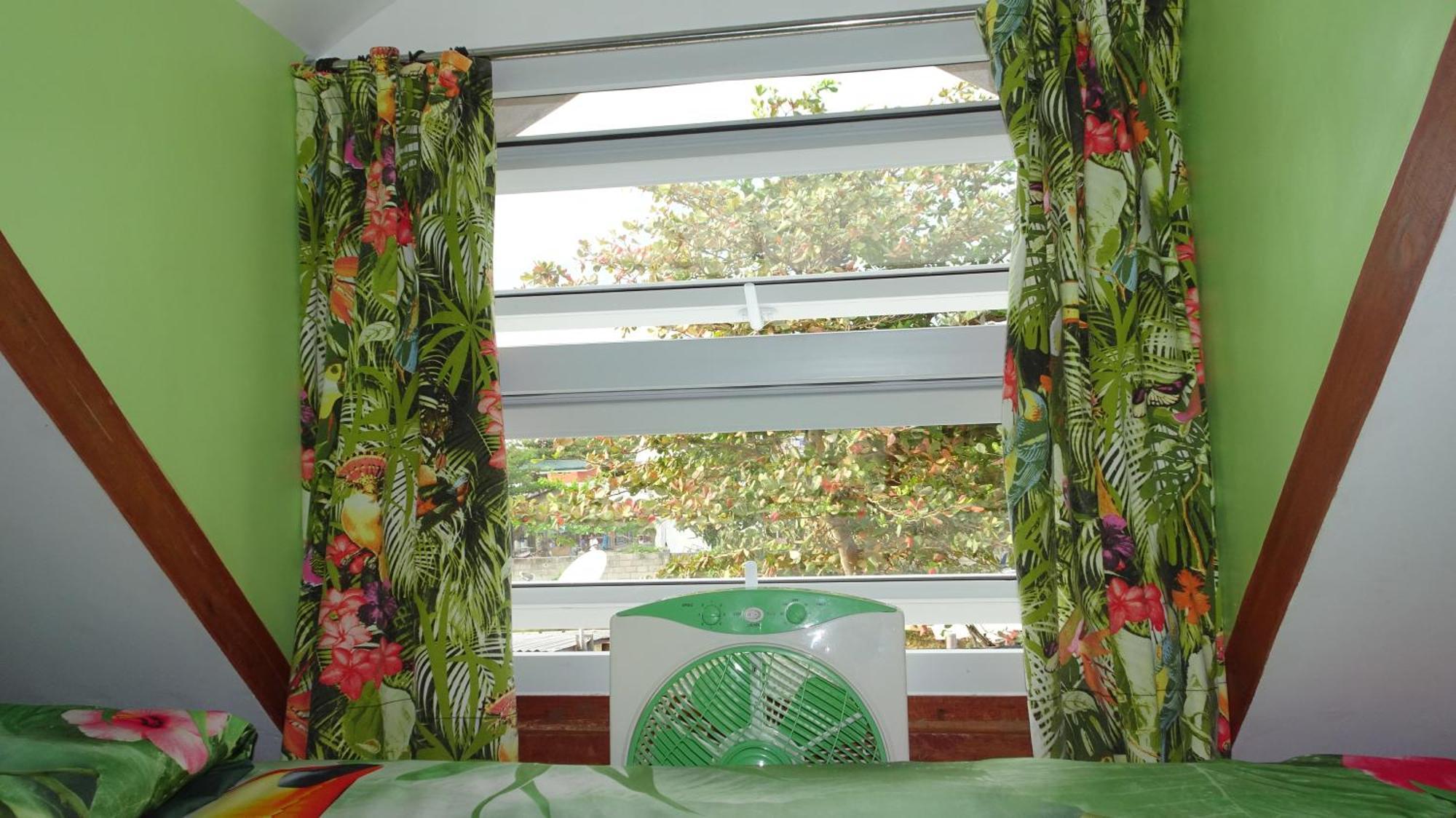 Threshershack Inn Logon Room photo